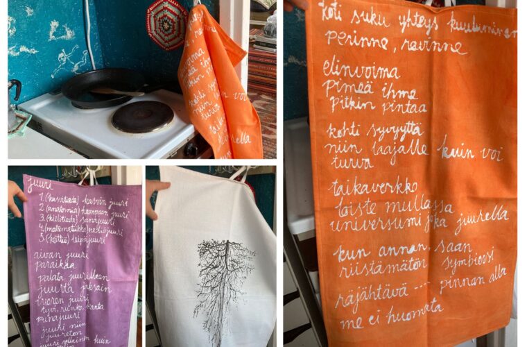 Värikäs kuvakollaasi, missä juuri-keittiöpyyhkeet. Kolme juuri-aiheista keittiöpyyhettä riippuvat naulakossa värikkäässä keittiönurkassa, missä on vanhanaikainen liesi.